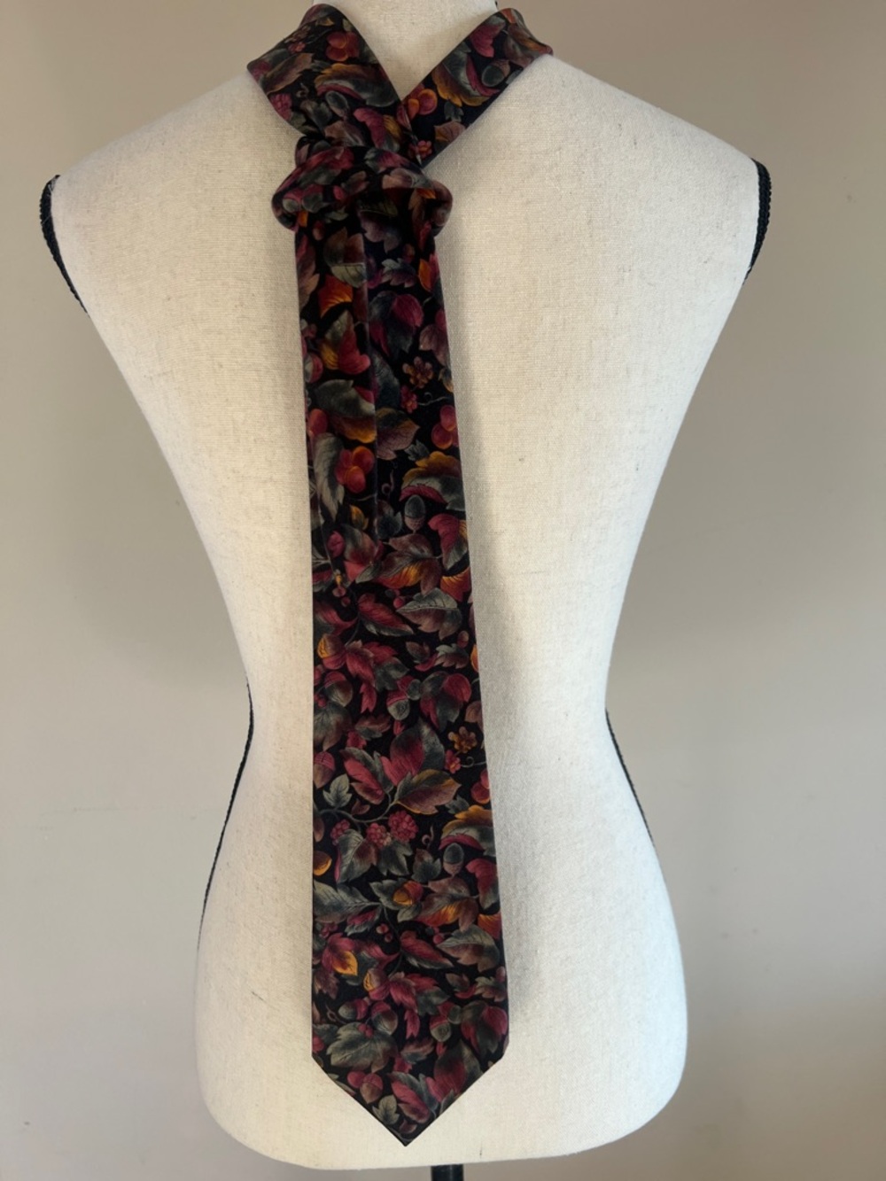 🍂🌰🥮Men's Floral Pattern Tie in Black with Burgundy & Green